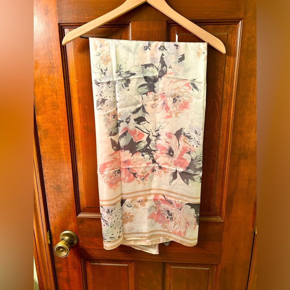 VINCE CAMUTO Large Polyester Floral scarf. No stains, has one snag.